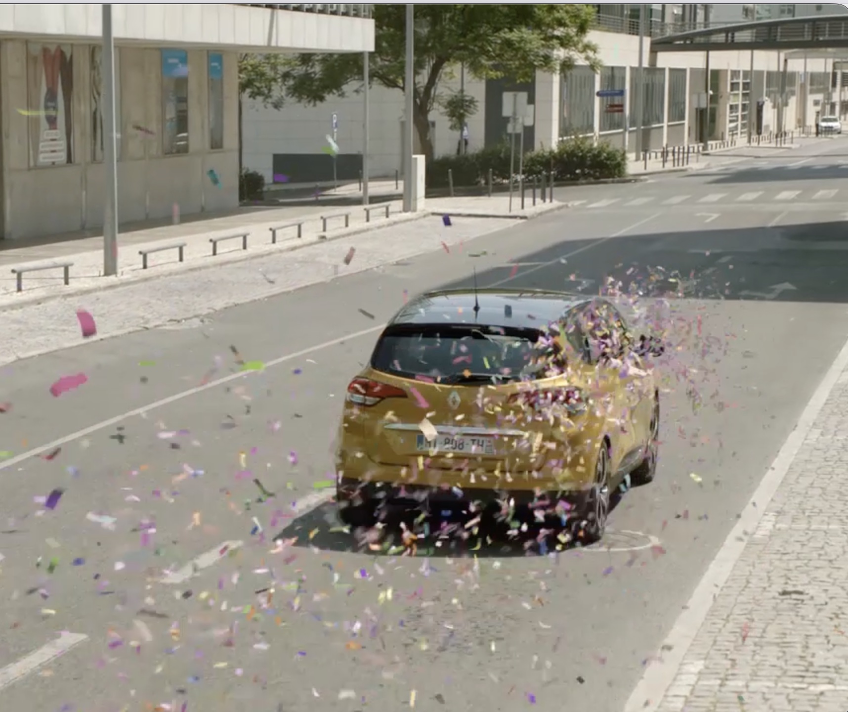 Image clé du film Renault Scénic Confettis
